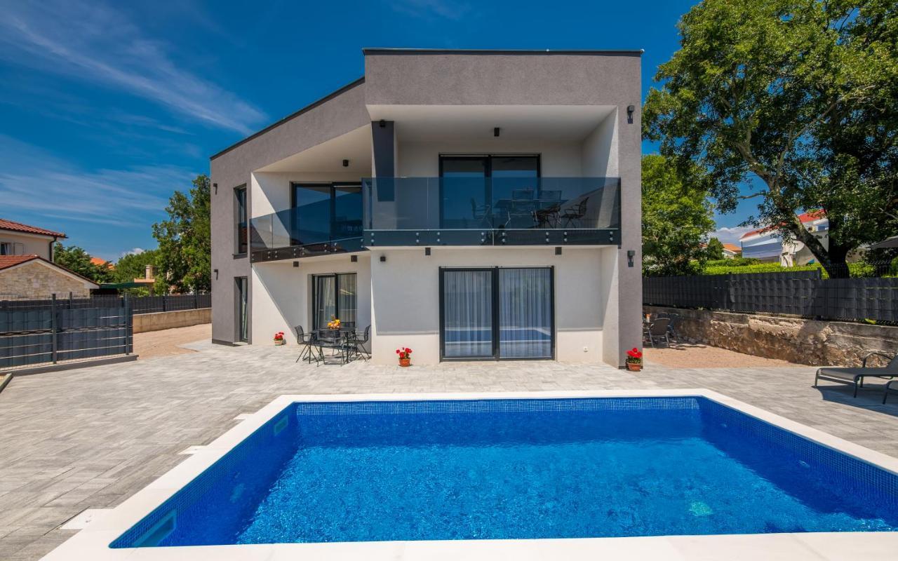 Apartments Villa "Aurea" With Pool Krk Town Exterior photo