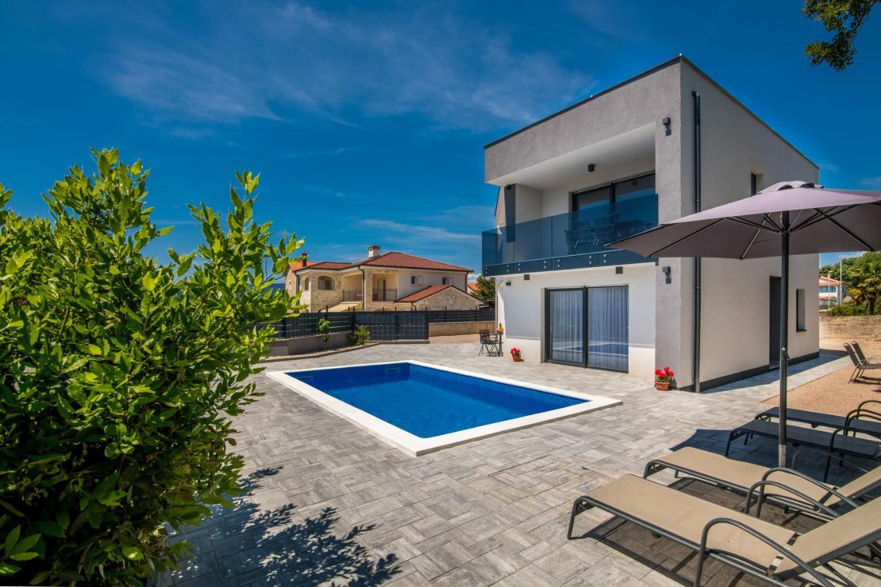Apartments Villa "Aurea" With Pool Krk Town Exterior photo