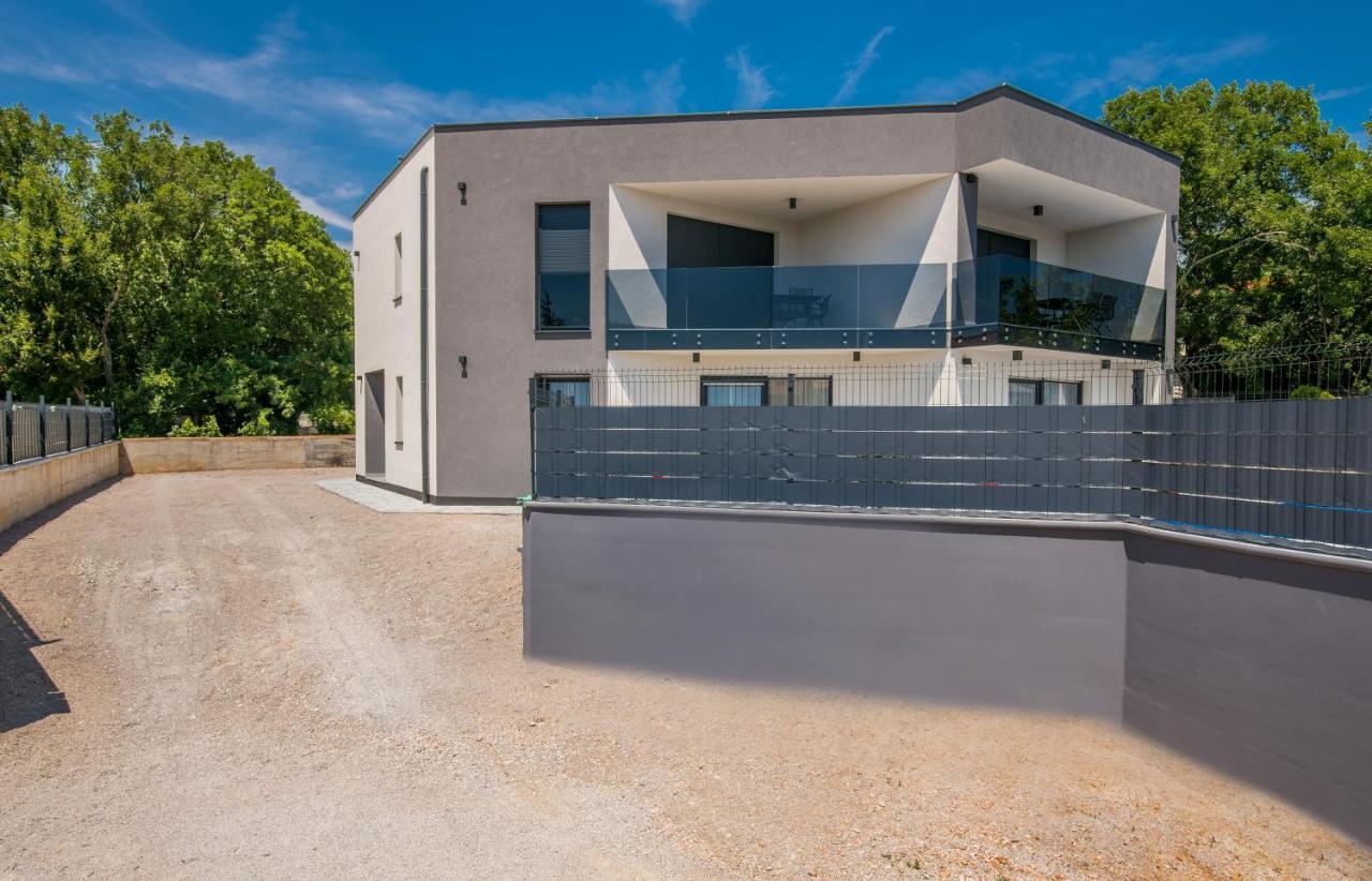 Apartments Villa "Aurea" With Pool Krk Town Exterior photo