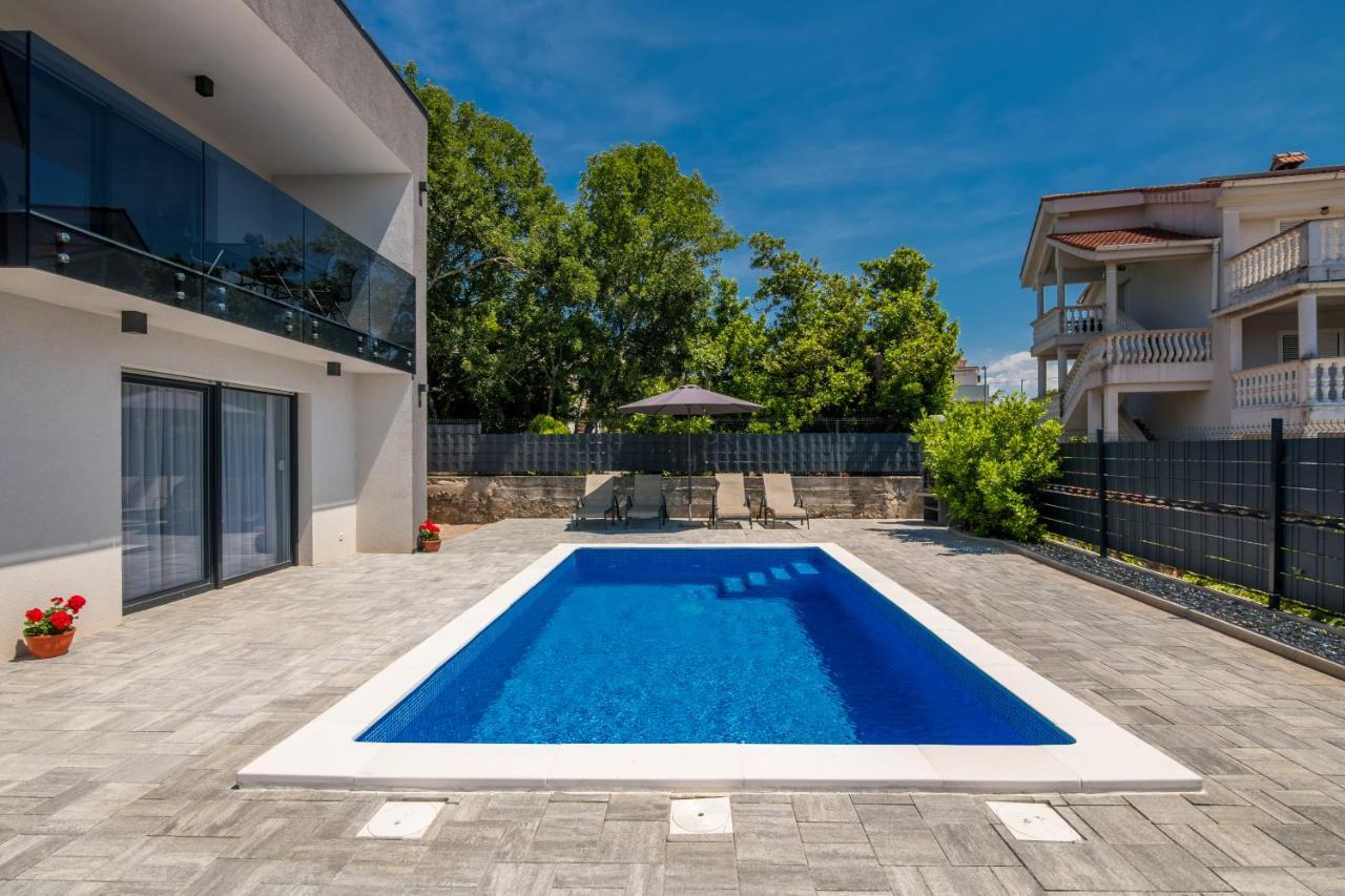 Apartments Villa "Aurea" With Pool Krk Town Exterior photo