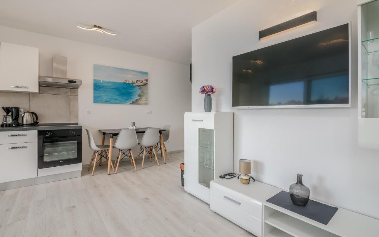 Apartments Villa "Aurea" With Pool Krk Town Exterior photo