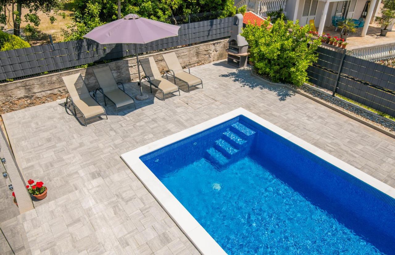 Apartments Villa "Aurea" With Pool Krk Town Exterior photo