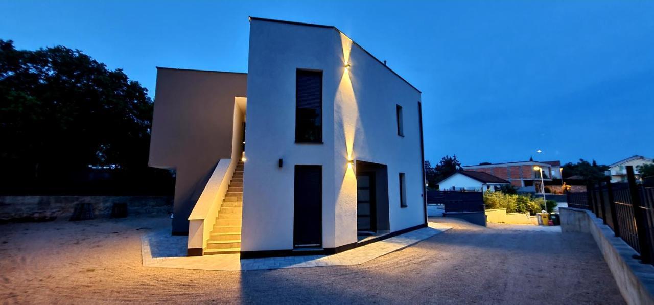 Apartments Villa "Aurea" With Pool Krk Town Exterior photo